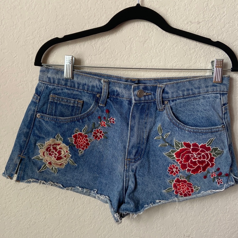 Jean shorts with red flowers, size US 28